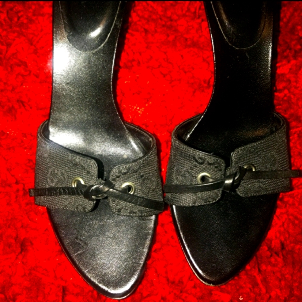 Vintage Gucci monogram heels 7.5